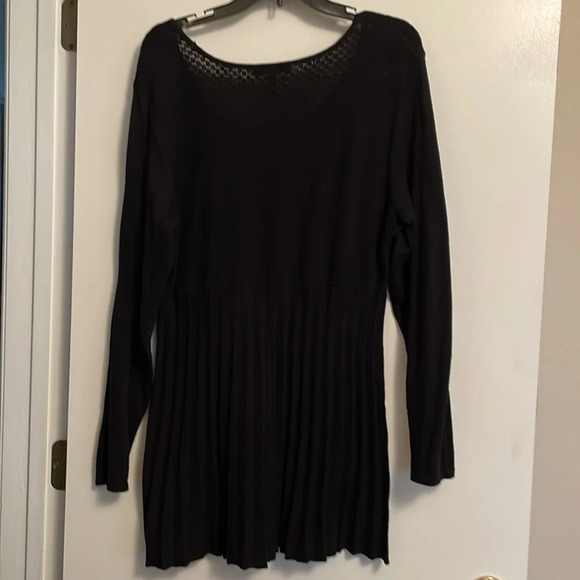 Daisy Fuentes sweater dress, XL. Scallop detail on bodice. Pleated bottom. Black - Picture 7 of 7